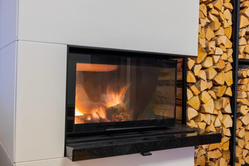 Pourquoi le chauffage au bois séduit-il de plus en plus de foyers ?